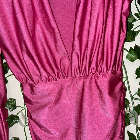 It’s a beautiful pink stretchy long sleeves dress - Picture 4 of 8